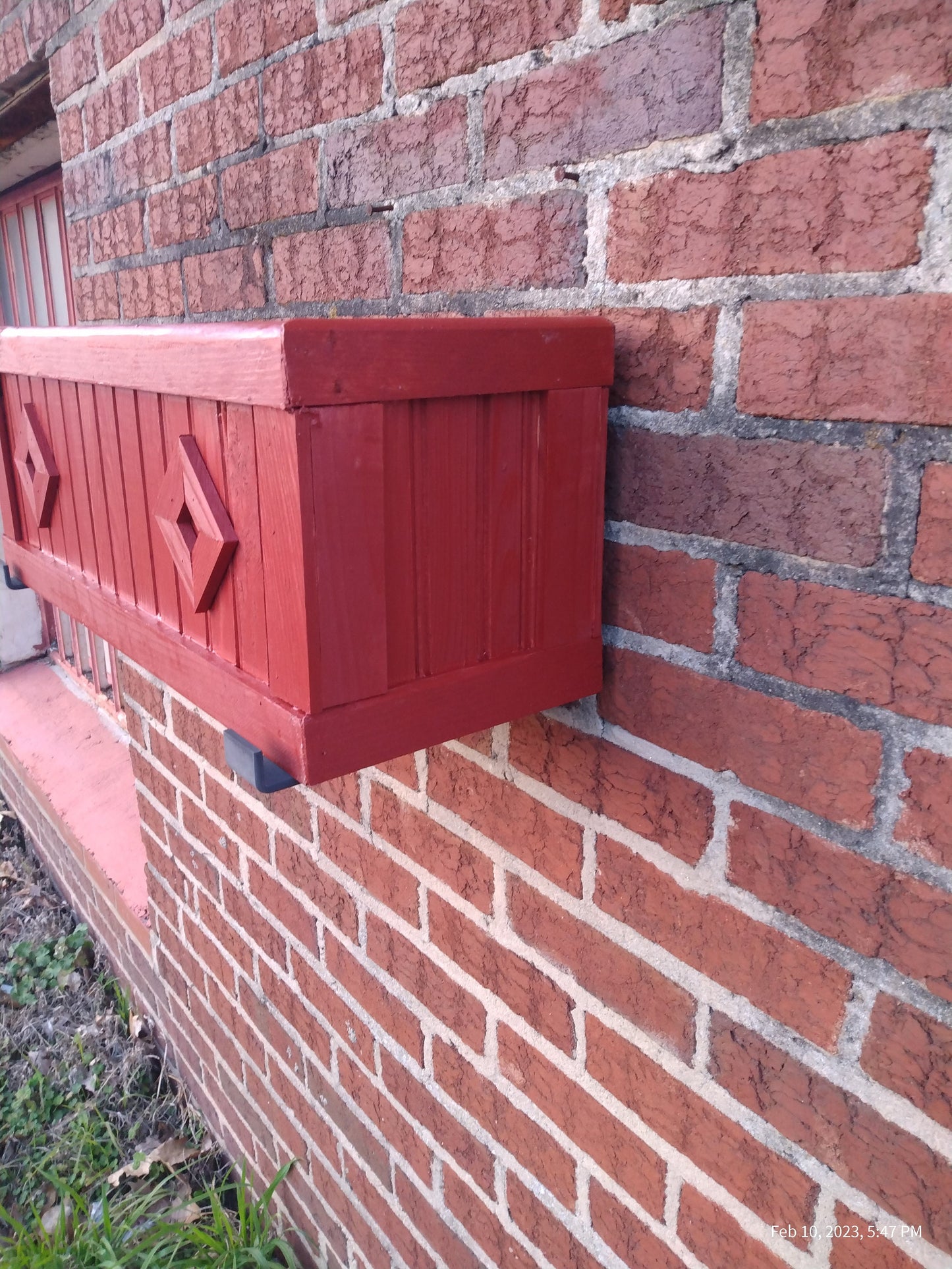 Window box, wood diamond pattern