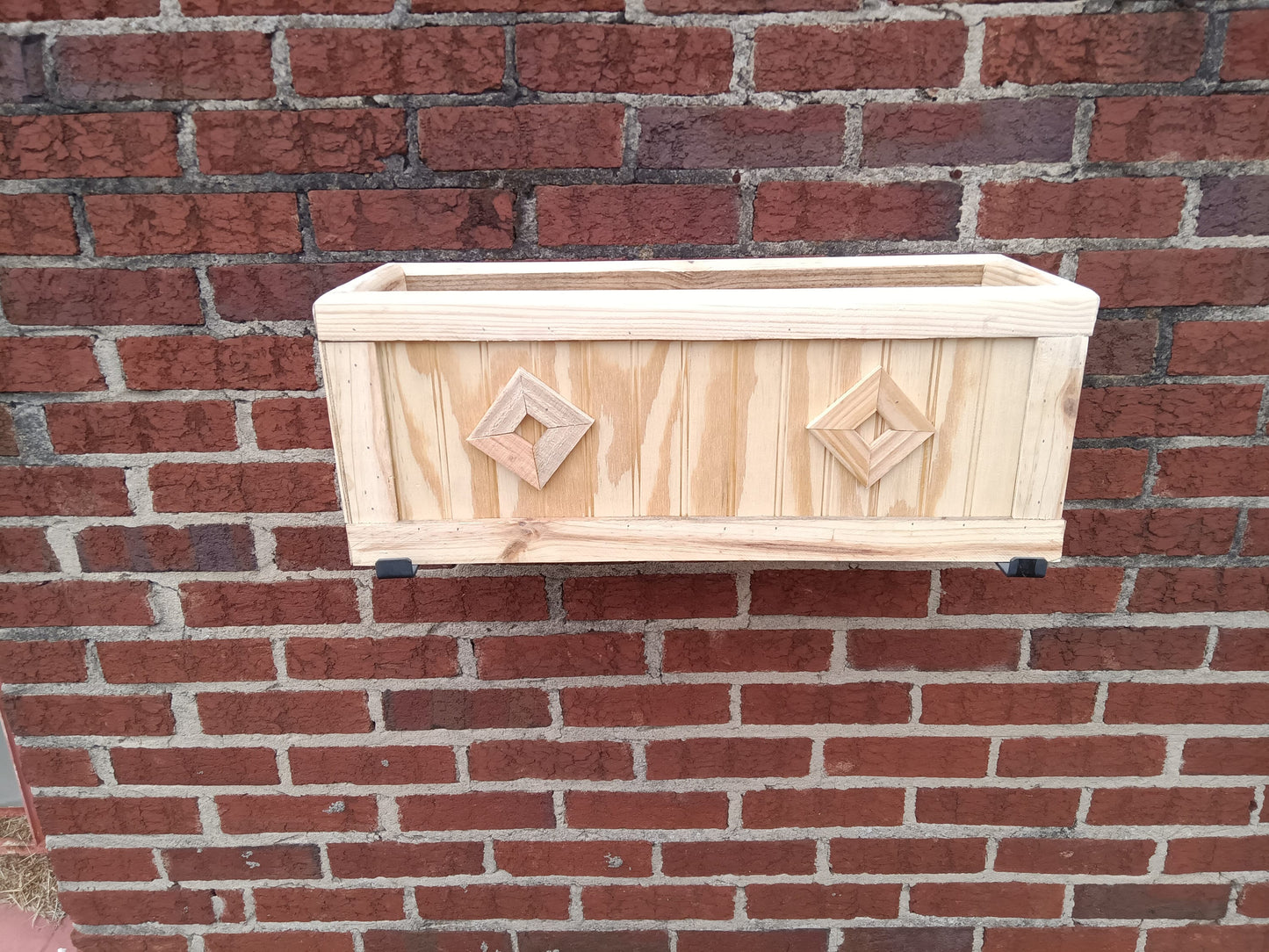 Window box, wood diamond pattern