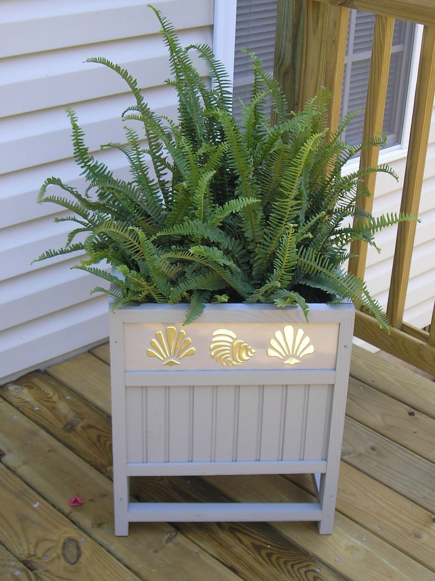 Planter  20"  Wainscot Shell