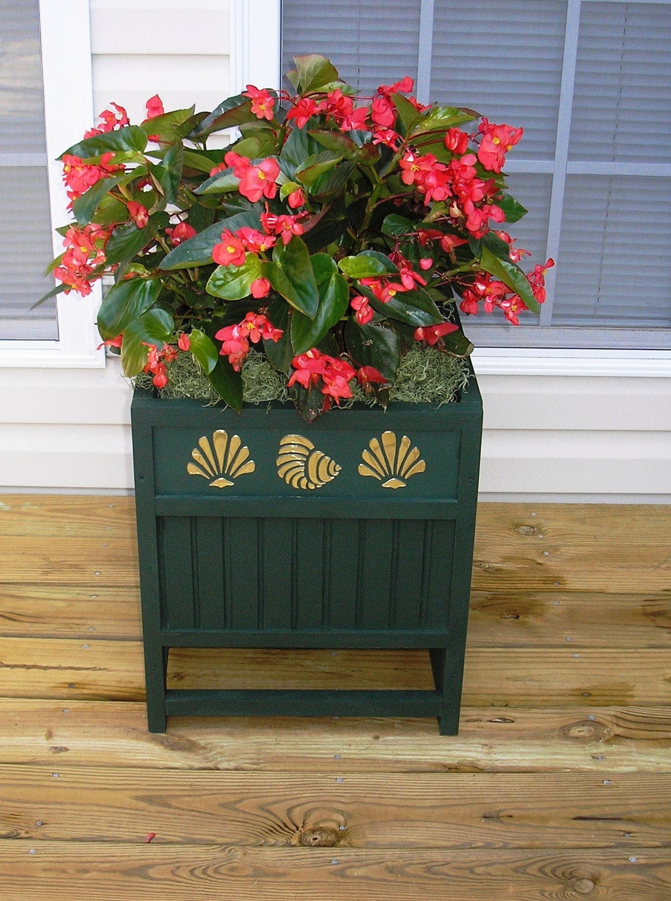 Planter  20"  Wainscot Shell