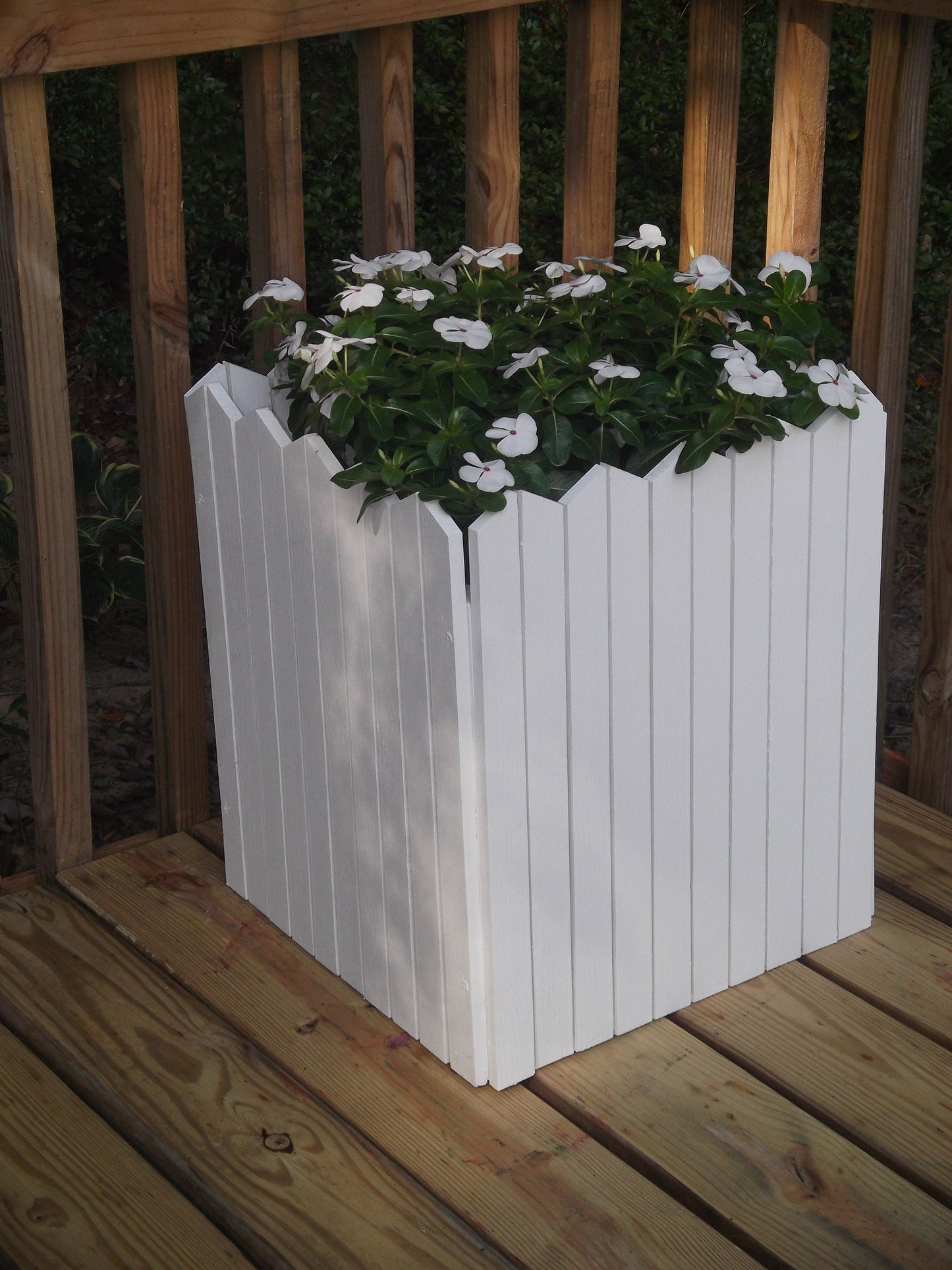 Planter Angle Top 20" Picket planter