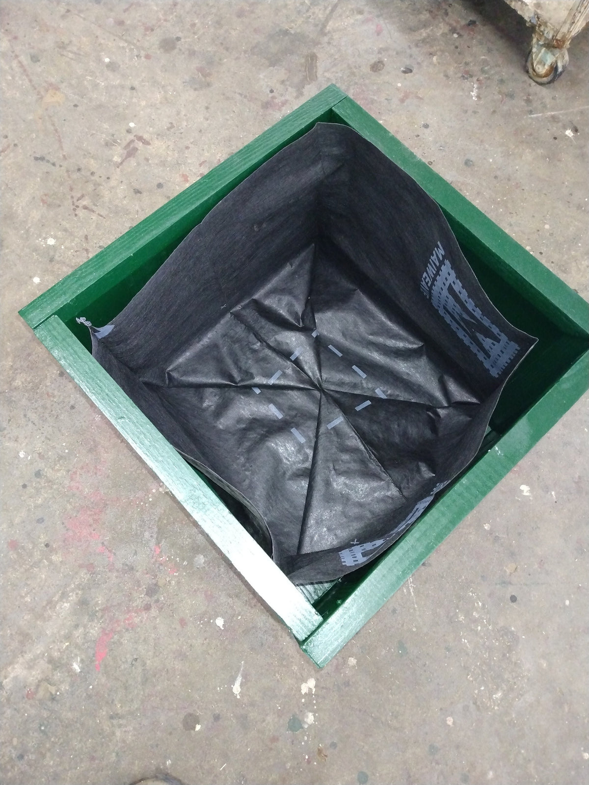 Wood Planter 2B 20" Wainscot